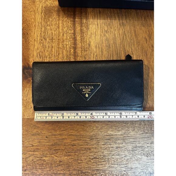 Prada Large Saffiano Leather Wallet 100% Authentic Black Gold Triangle Logo - Picture 6 of 15